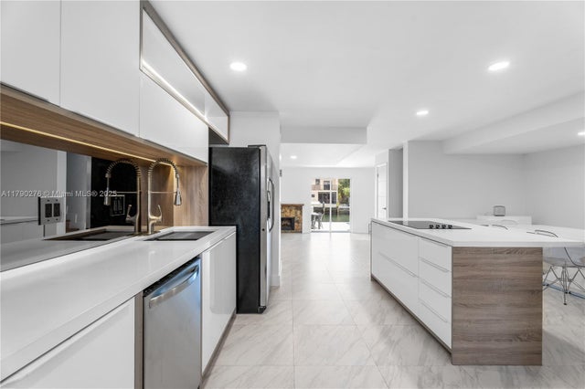 2 of 33 - 3811 Ne 166th St 3, North Miami Beach, FL