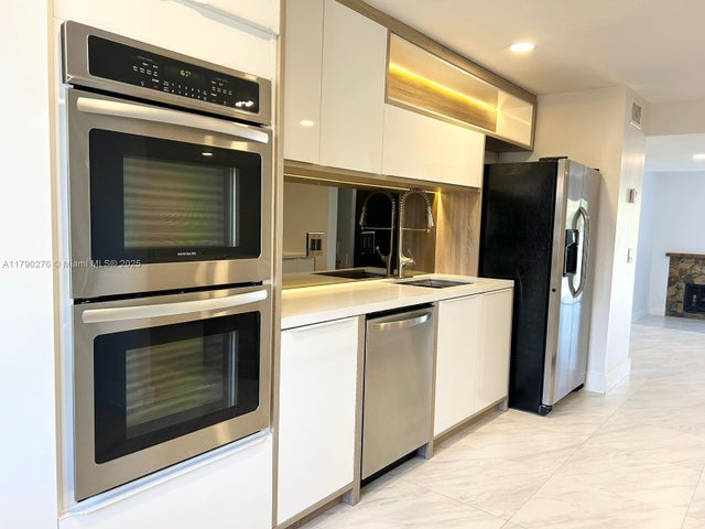 3 of 33 - 3811 Ne 166th St 3, North Miami Beach, FL