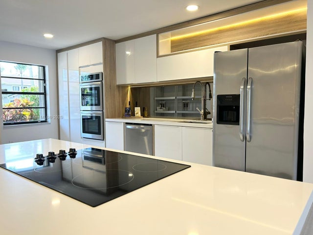 5 of 33 - 3811 Ne 166th St 3, North Miami Beach, FL