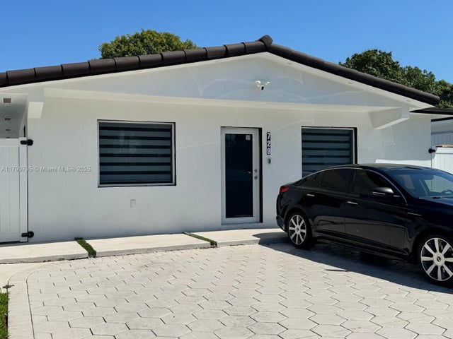 729 E 23rd St, Hialeah