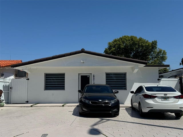 2 of 25 - 729 E 23rd St, Hialeah, FL