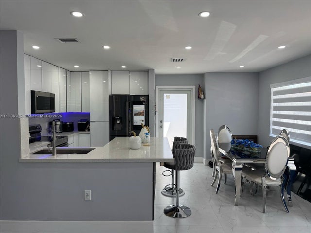 5 of 25 - 729 E 23rd St, Hialeah, FL