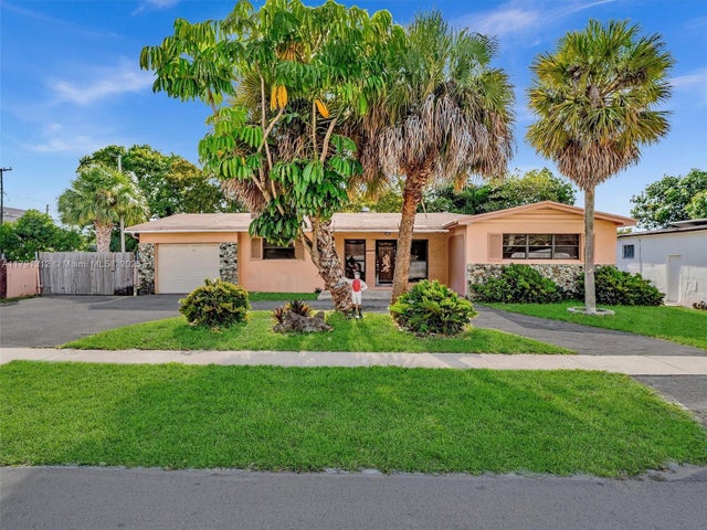 1 of 18 - 16191 Ne 11th Ave, North Miami Beach, FL