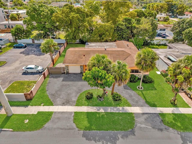 2 of 18 - 16191 Ne 11th Ave, North Miami Beach, FL