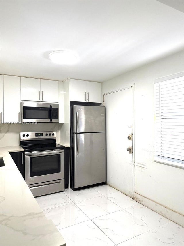4 of 39 - 1401 Ne 191st St D201, Miami, FL