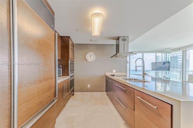 3 of 20 - 495 Brickell Ave 2801, Miami, FL