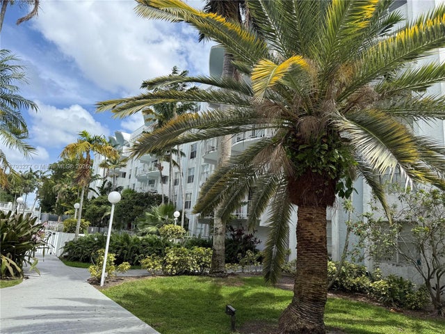 1 of 23 - 492 Nw 165th St Rd C-215, Miami, FL