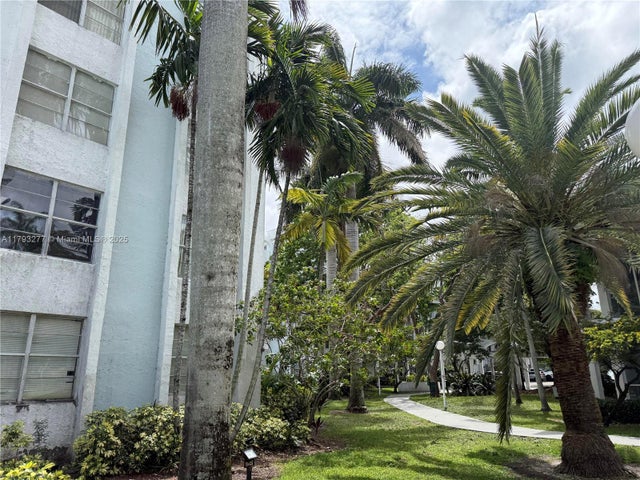 3 of 23 - 492 Nw 165th St Rd C-215, Miami, FL