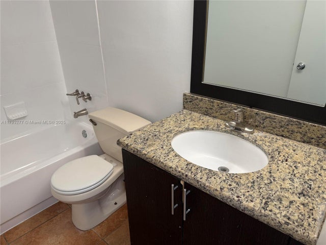 5 of 23 - 492 Nw 165th St Rd C-215, Miami, FL