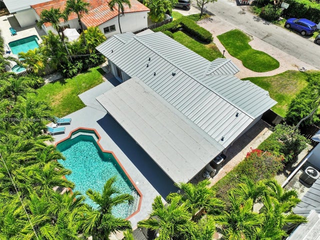 1 of 61 - 255 Ridgewood Rd, Key Biscayne, FL