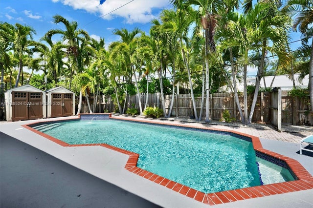 4 of 61 - 255 Ridgewood Rd, Key Biscayne, FL