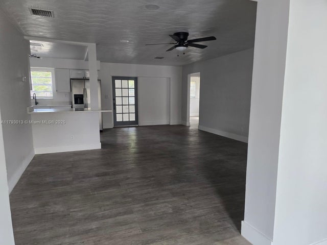 3 of 38 - 3801 Nw 8th Ct, Lauderhill, FL