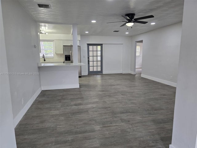 5 of 38 - 3801 Nw 8th Ct, Lauderhill, FL