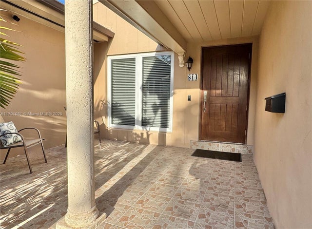 2 of 33 - 814 Capri St, Coral Gables, FL