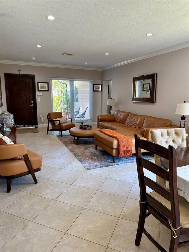 4 of 33 - 814 Capri St, Coral Gables, FL