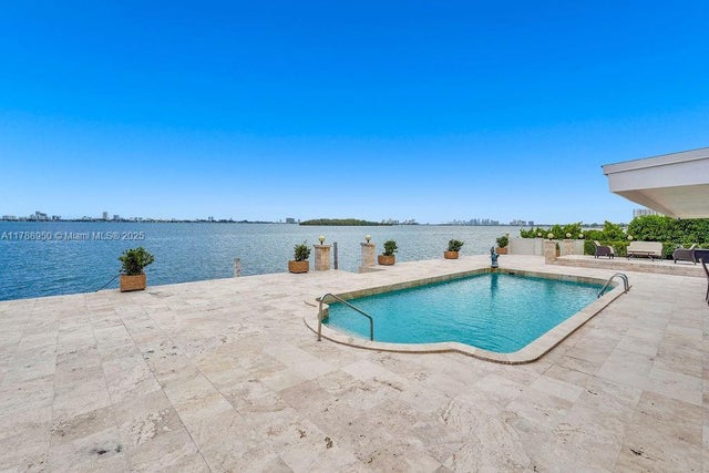 3 of 12 - 1990 Ne 119th Rd, North Miami, FL