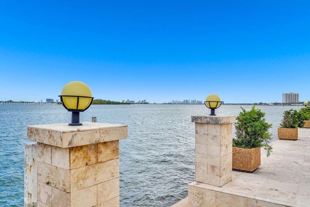 5 of 12 - 1990 Ne 119th Rd, North Miami, FL