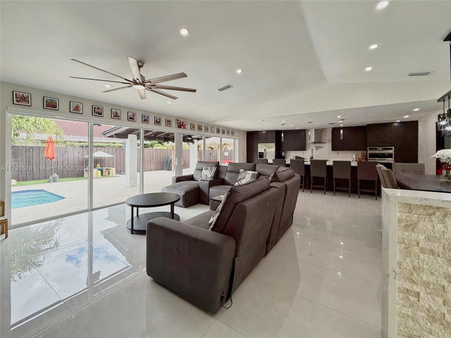 5 of 25 - 10433 Sw 21st Ter, Miami, FL