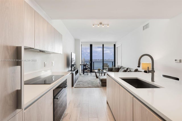 2 of 19 - 480 Ne 31st St 1502, Miami, FL