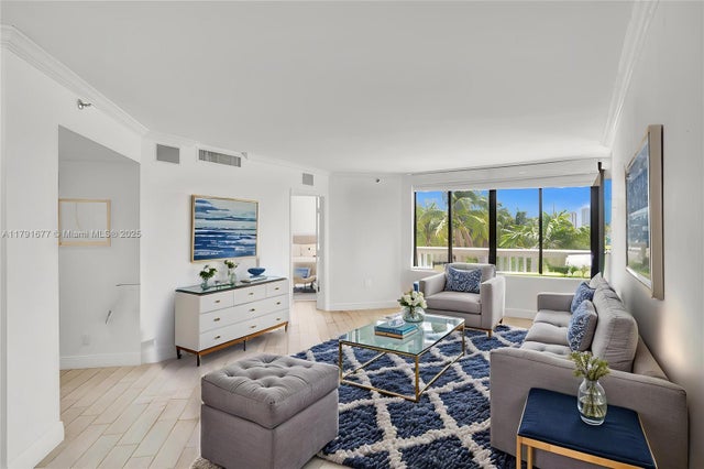 1000 E Island Blvd 503, Aventura