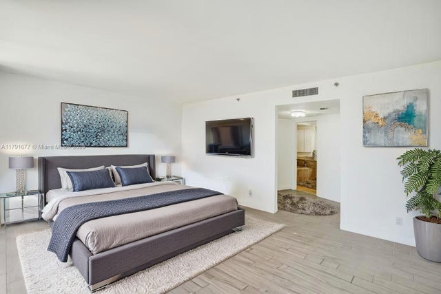 3 of 57 - 1000 E Island Blvd 503, Aventura, FL