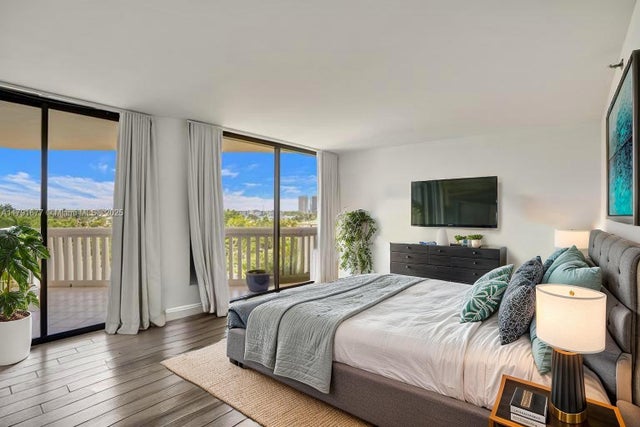 3 of 57 - 1000 E Island Blvd 503, Aventura, FL