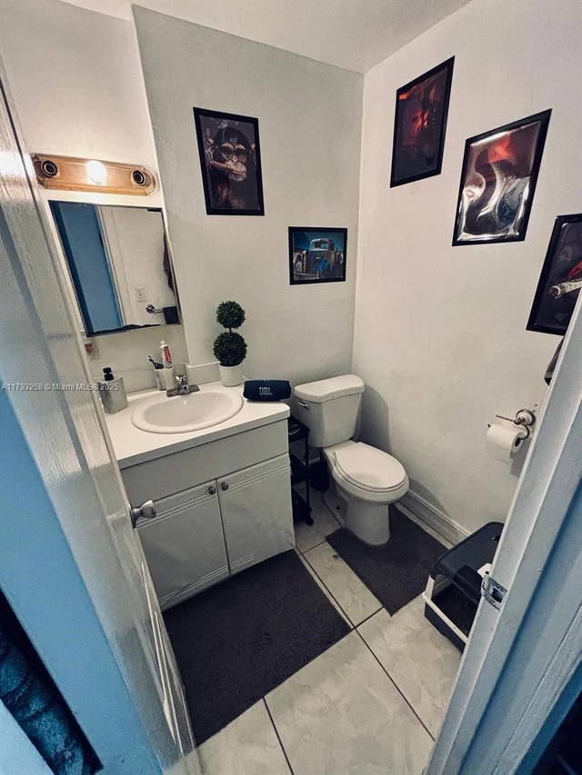 2 of 13 - 820 Euclid Ave 206, Miami Beach, FL