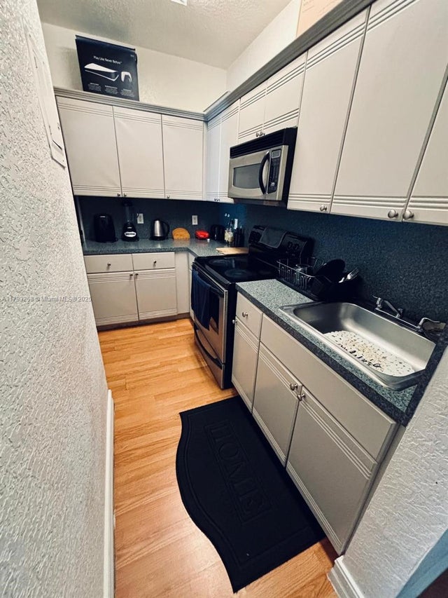 3 of 13 - 820 Euclid Ave 206, Miami Beach, FL