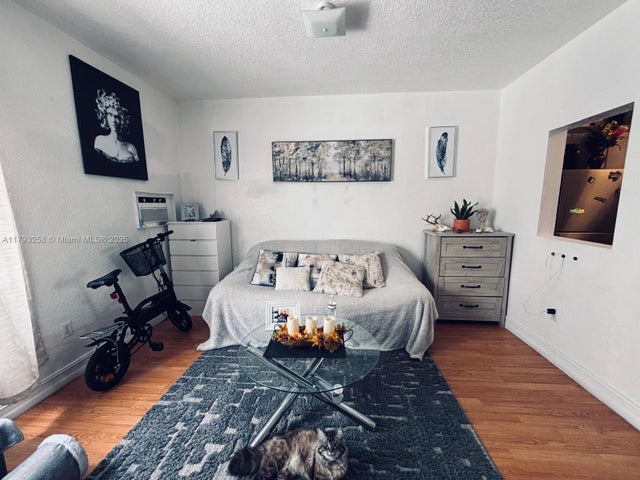 5 of 13 - 820 Euclid Ave 206, Miami Beach, FL