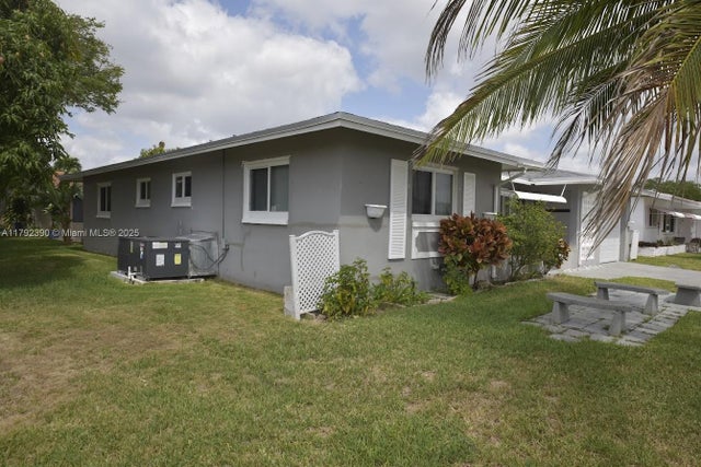 2 of 26 - 4701 Nw 43rd Av, Tamarac, FL