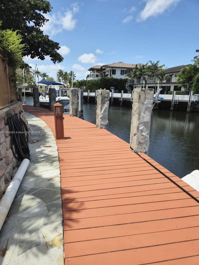 4 of 35 - 4050 Ne 25th Ave, Lighthouse Point, FL