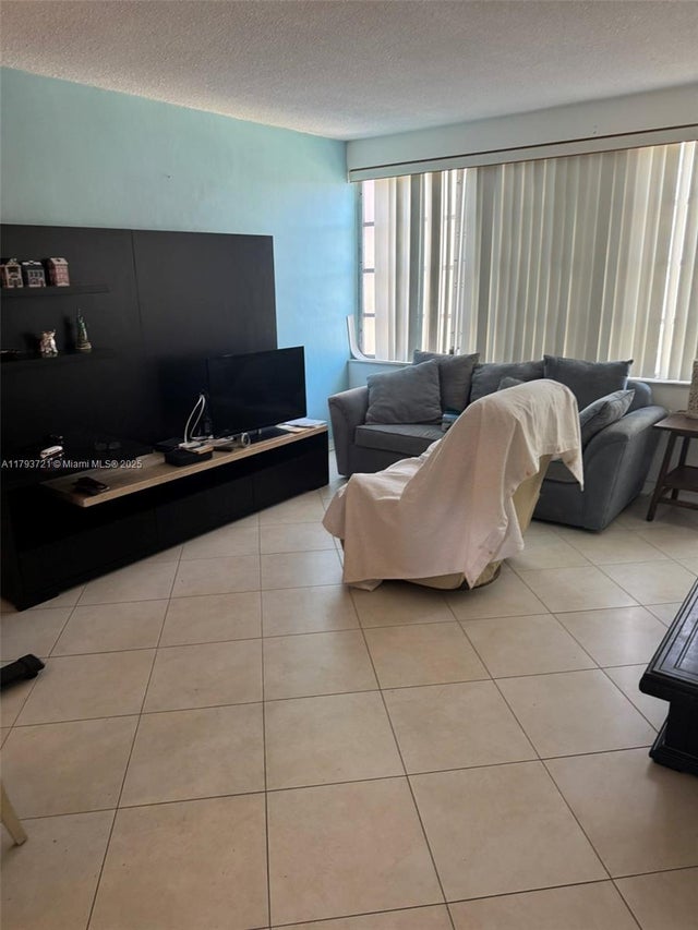 3 of 22 - 18555 Ne 14th Ave 602, Miami, FL