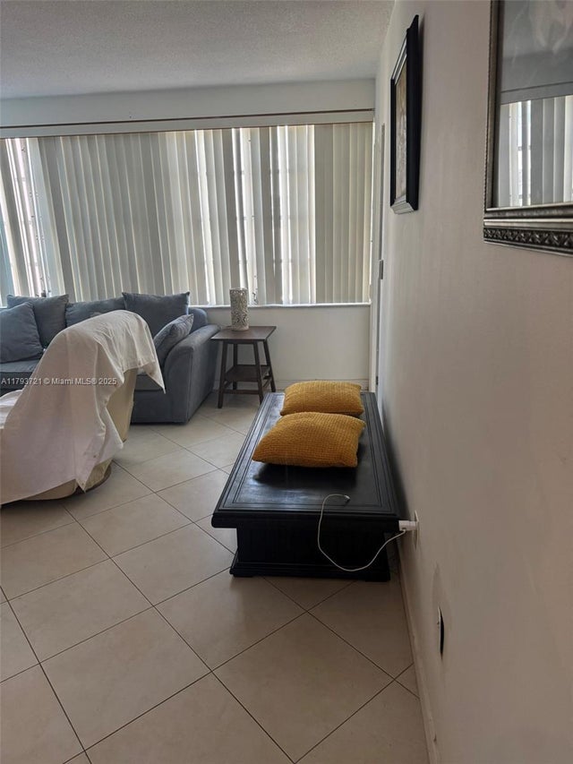 4 of 22 - 18555 Ne 14th Ave 602, Miami, FL