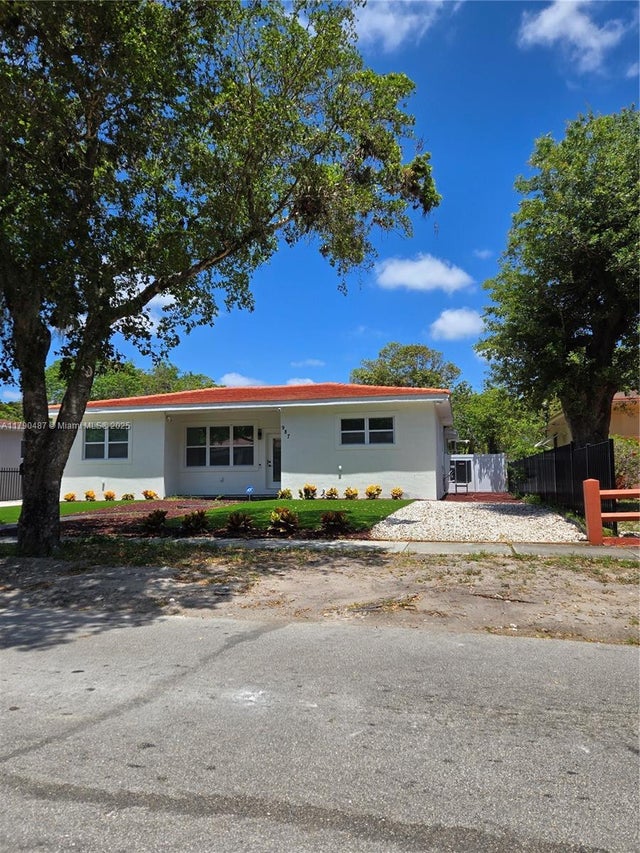 4 of 56 - 987 Ne 145th St, North Miami, FL