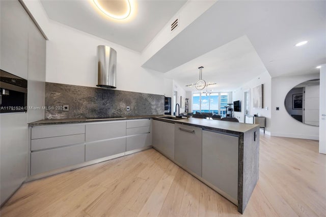 3 of 27 - 16001 Collins Ave 2+den 707, Sunny Isles Beach, FL