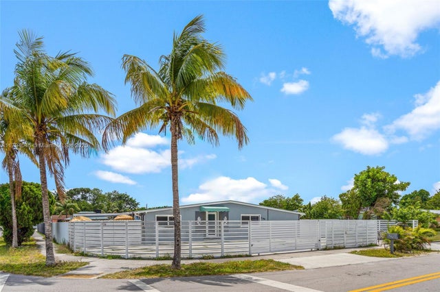 2 of 33 - 280 Nw 184th Ter, Miami Gardens, FL