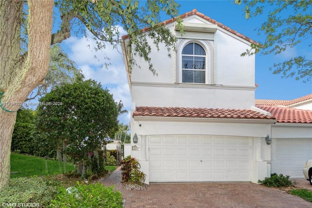 4 of 42 - 999 N Harbor Vw N, Hollywood, FL