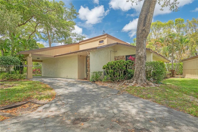 1 of 39 - 8097 Royal Palm Cir, Tamarac, FL