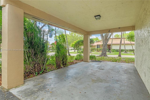 5 of 39 - 8097 Royal Palm Cir, Tamarac, FL