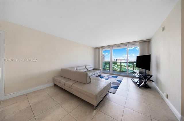 4 of 44 - 100 Bayview Dr 1403, Sunny Isles Beach, FL