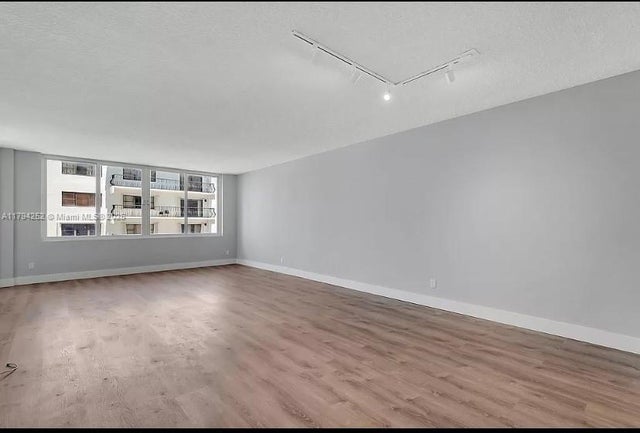 5 of 41 - 5401 Collins Ave 411, Miami Beach, FL