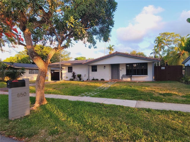 1 of 11 - 850 Ne 182nd Ter, North Miami Beach, FL