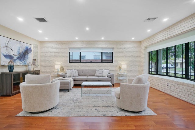 2 of 11 - 850 Ne 182nd Ter, North Miami Beach, FL