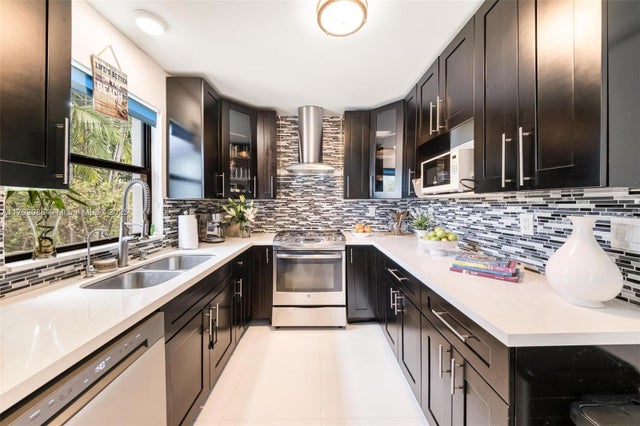 4 of 34 - 480 Nw 88th Ter, El Portal, FL