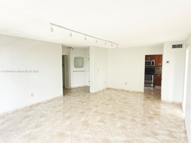 5 of 14 - 1075 93rd St 307, Bay Harbor Islands, FL