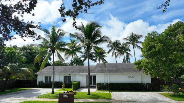 1846 Ne 211th Ln, Miami