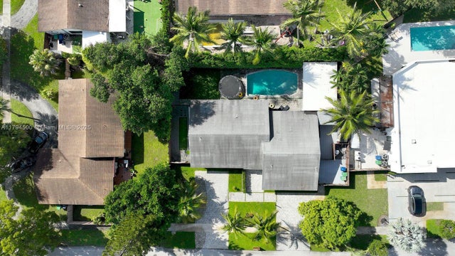 3 of 29 - 1846 Ne 211th Ln, Miami, FL