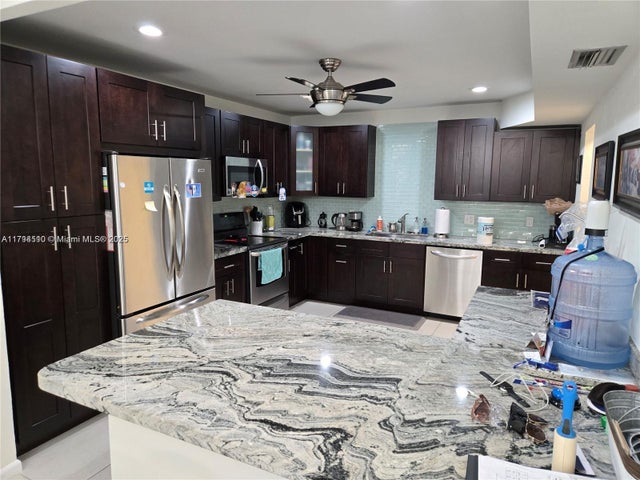 1 of 35 - 295 Jacaranda Dr 20, Plantation, FL