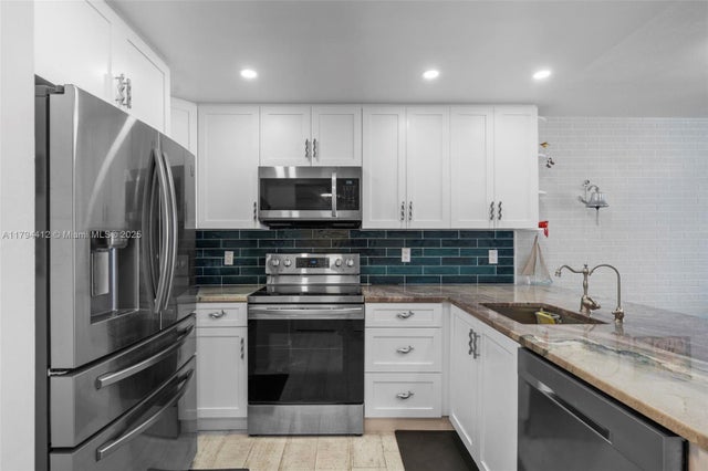 2 of 26 - 1228 West Ave 605, Miami Beach, FL