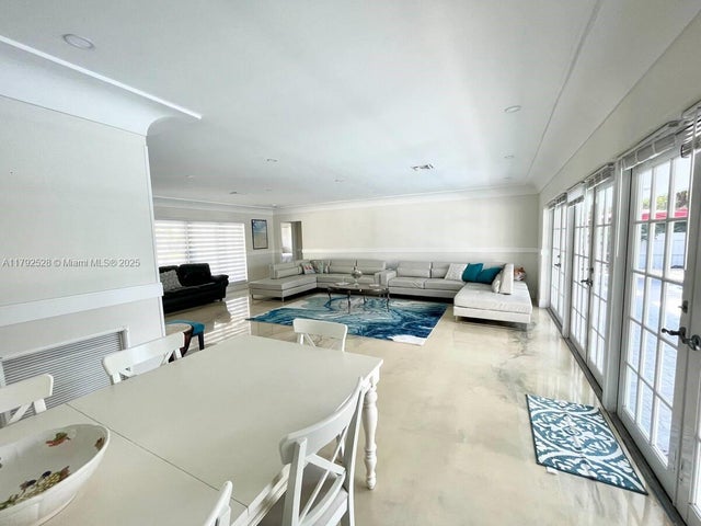 3 of 35 - 416 N Rainbow Dr, Hollywood, FL